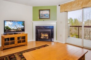 Condo, Multiple Beds (Cedar Lodge 705) | Living area