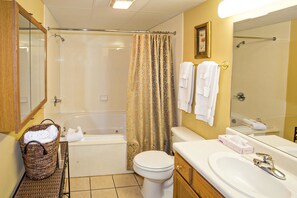 Condo, Plusieurs lits (Whispering Pines 101) | Salle de bain