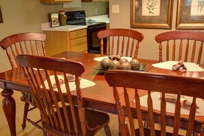 Condo, Multiple Beds (Cedar Lodge 505) | In-room dining