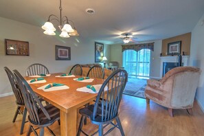 Condo, Multiple Beds (Cedar Lodge 702) | In-room dining