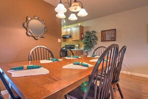 Condo, Multiple Beds (Cedar Lodge 702) | In-room dining