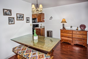 Condo, varias camas (Cedar Lodge 603) | Servicio a la habitación