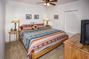 Condo, varias camas (Cedar Lodge 603) | 2 habitaciones, tabla de planchar con plancha y wifi gratis 