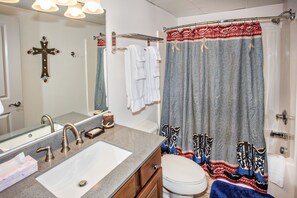 Condo, Multiple Beds (Cedar Lodge 603) | Bathroom - Cedar Lodge 603 (Pigeon Forge)