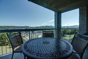 公寓式客房, 多张床 (Whispering Pines 114) | 阳台