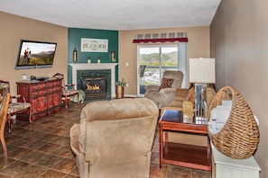 Huoneisto, useita sänkyjä (Whispering Pines 223) | 2 makuuhuonetta