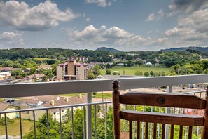 Apartamento, varias camas (Whispering Pines 231) | Vistas del balcón