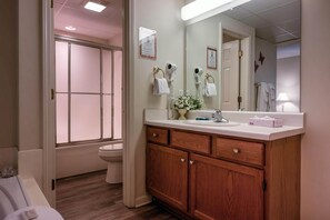 Bathroom - Whispering Pines 243 (Pigeon Forge)