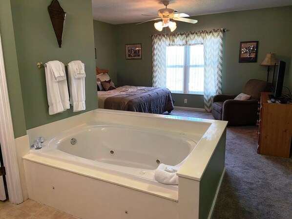 Condo, varias camas (Whispering Pines 252) | 2 habitaciones, tabla de planchar con plancha y wifi gratis 