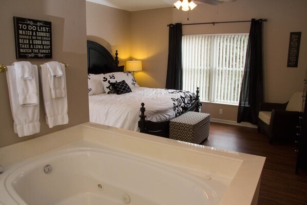 Condo, Multiple Beds (Whispering Pines 323) | Jetted tub