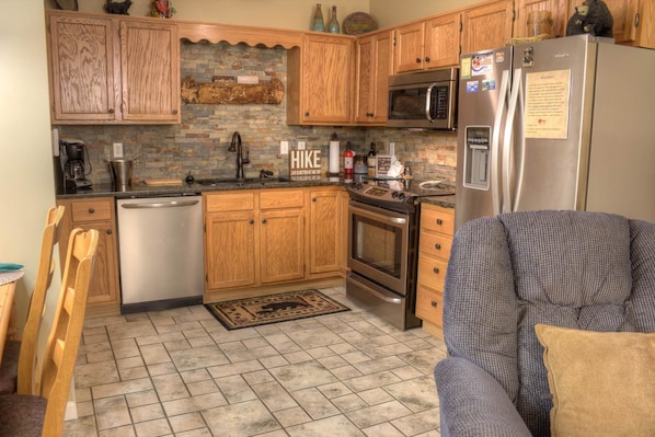 Huoneisto, useita sänkyjä (Whispering Pines 341) | Yksityinen keittiö