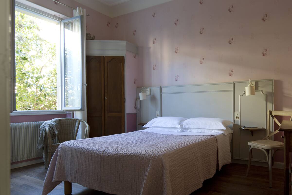 Doppelzimmer | Schreibtisch, Verdunkelungsvorhänge, Bügeleisen/Bügelbrett