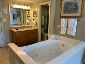 Condo, várias camas (Whispering Pines 343) | Banheiro | Secador de cabelo 