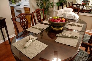 House, Multiple Beds (Whispering Pines 322) | In-room dining