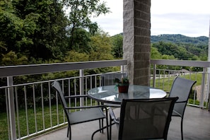 하우스, 침대(여러 개) (Whispering Pines 322) | 테라스/파티오