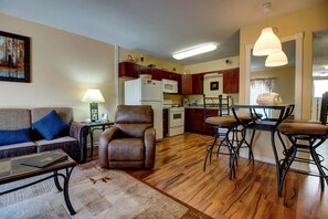 Condo, Multiple Beds (Whispering Pines 431) | Private kitchen | Oven