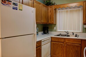 Condo, Multiple Beds (Whispering Pines 352HC) | Private kitchen | Oven