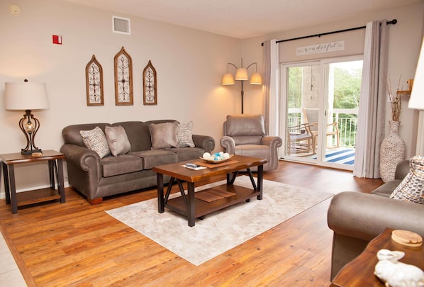 Apartment, Mehrere Betten (Whispering Pines 422) | Wohnzimmer | Flachbildfernseher, Kamin, DVD-Player