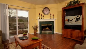 Living area - Whispering Pines 523 (Pigeon Forge)