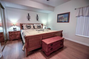 Condo, varias camas (Whispering Pines 611) | 3 habitaciones, wifi gratis y despertador