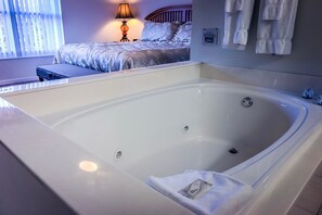 Condo, Multiple Beds (Whispering Pines 623) | Jetted tub
