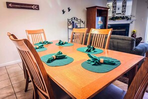 Lägenhet - flera sängar (Whispering Pines 623) | Matservice på rummet