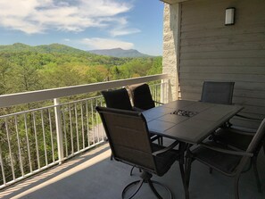 Condo, varias camas (Whispering Pines 644) | Balcón