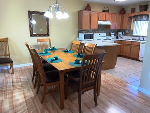 Condo, varias camas (Whispering Pines 644) | Cocina privada