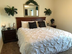 Condo, varias camas (Whispering Pines 643) | 2 habitaciones, tabla de planchar con plancha y wifi gratis 