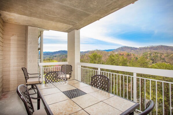 콘도, 침대(여러 개) (Whispering Pines 642) | 발코니