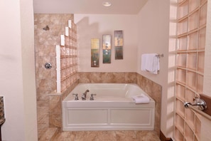 Apartment, Mehrere Betten (Big Bear Resort 3002) | Komfortbadewanne