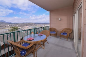 Terrace/patio - Big Bear Resort 3002 (Pigeon Forge)