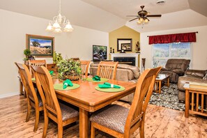 Condo, Multiple Beds (Whispering Pines 651) | In-room dining