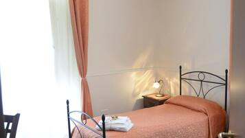 Hochwertige Bettwaren, kostenloses WLAN, Bettwäsche