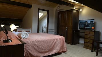 Suite, Multiple Beds, Jetted Tub | Premium bedding, free WiFi, bed sheets