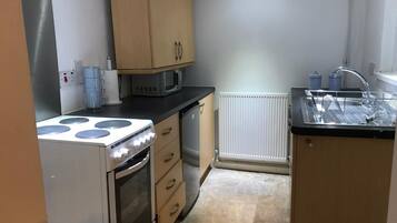 Peti sejuk/penyejuk beku saiz penuh, ketuhar gelombang mikro, ketuhar