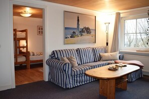 公寓 (Fe 1 Speelwark) | 起居区 | 平板电视、DVD 播放器