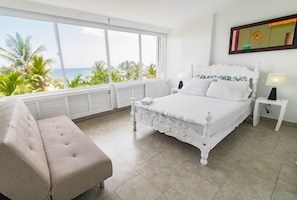 标准公寓, 2 间卧室, 阳台, 部分海景 | 熨斗/熨板、床单