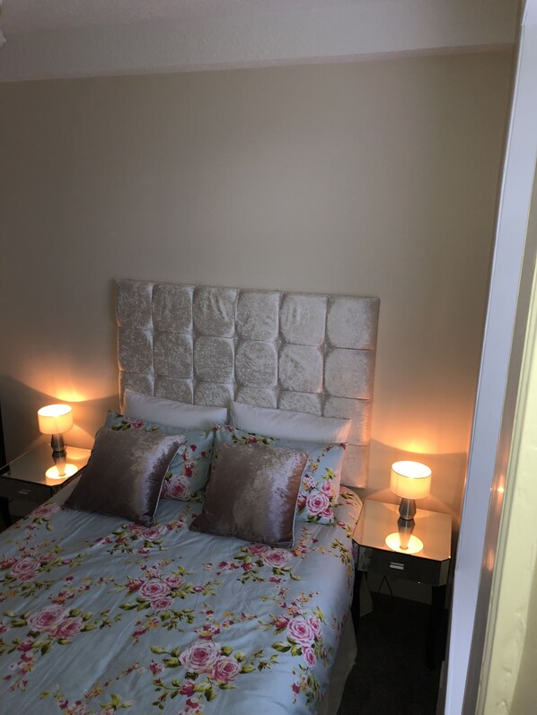 2 bedrooms, pillow-top beds, iron/ironing board, free WiFi
