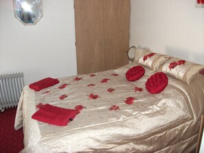 Lägenhet Comfort - flera sängar - icke-rökare - havsutsikt | Duntäcken, strykjärn/strykbräda och sängkläder