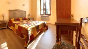 Lits bébé (gratuits), Wi-Fi gratuit, draps fournis