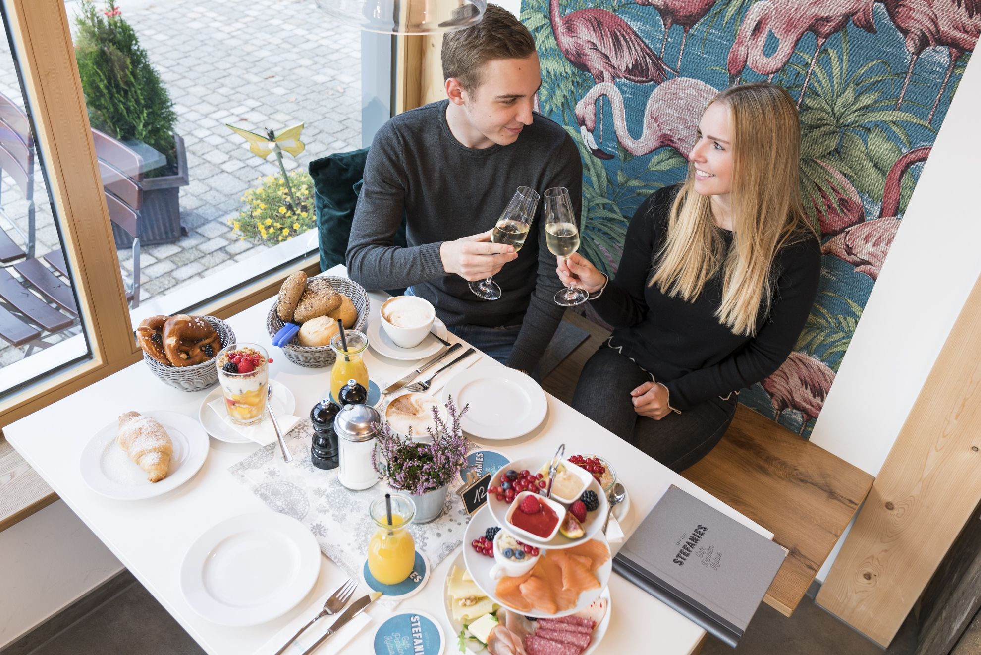 Einheimisches Frühstück am Wochenende gegen Gebühr