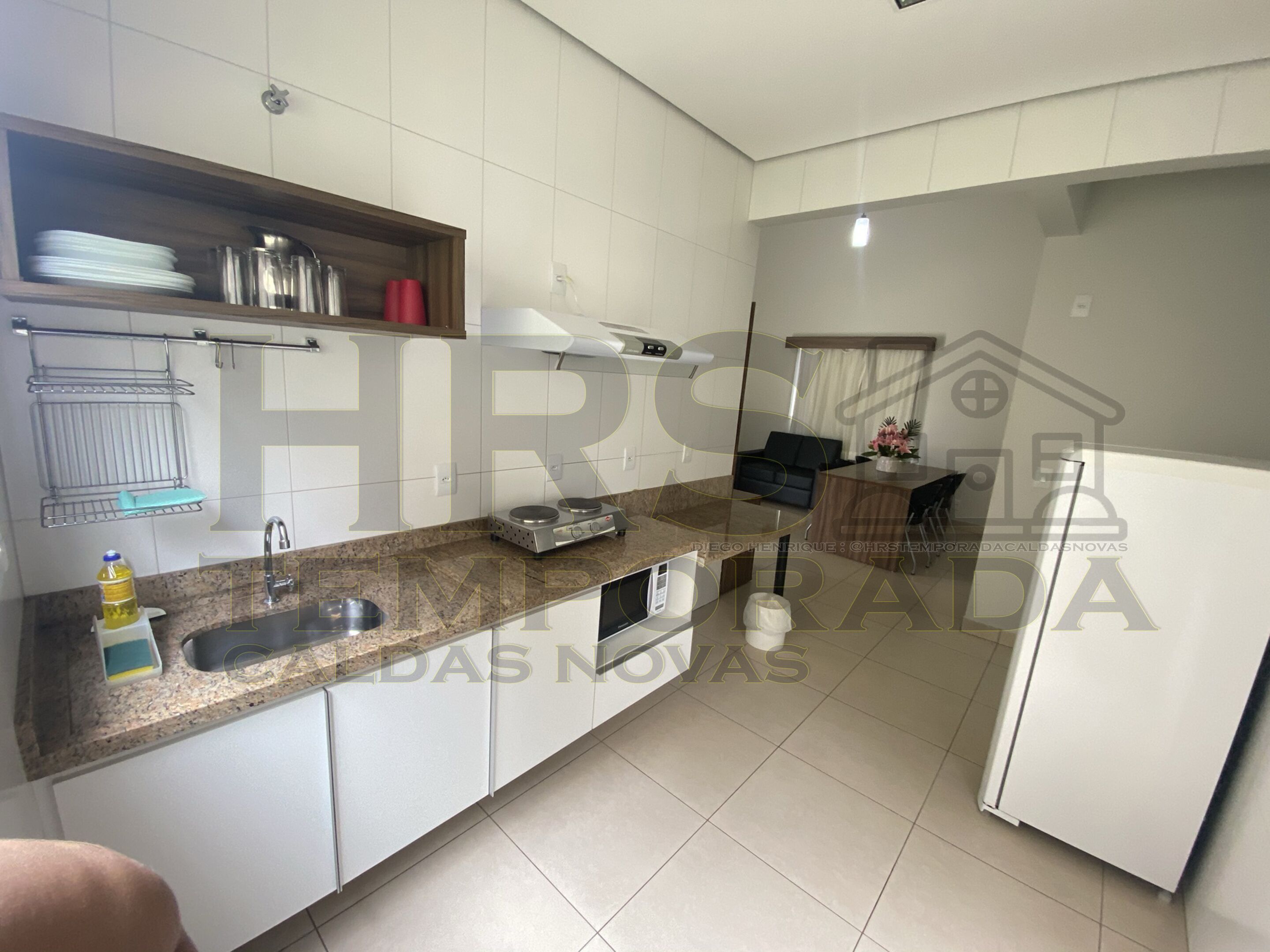 Geladeira, micro-ondas, fogão, cooktop