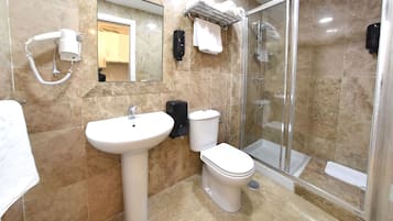 Studio, Ground Floor | Bathroom | Hair dryer, towels