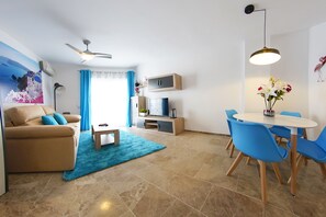 Studio, Ground Floor | Living room | Flat-screen TV - Zenplaya bajo 8 Playa Bajondillo (Torremolinos)