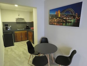 Basic Apartment, 1 Queen Bed | In-room dining