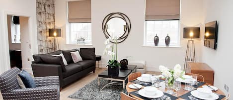 Phòng đơn, 2 phòng ngủ | Khu phòng khách | TV LED