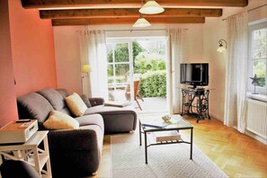 Maison | Aire de séjour | Téléviseur à écran plat, lecteur de DVD