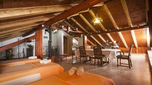 Apartamento panorâmico, várias camas, para não fumantes | Wi-Fi de cortesia, individualmente decorados, individualmente mobiliados