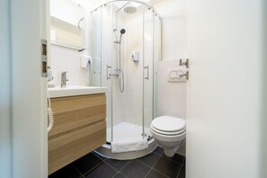 Superior Double or Twin Room | Bathroom